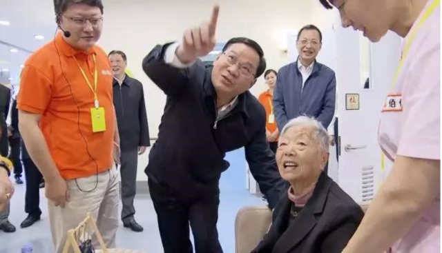 上海市委书记李强现场调研佰仁堂龙吴路养老院 